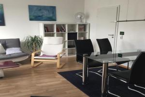 Fewo, 55 qm, voll ausgestattet, mit Süd-Loggia, Nähe Völkerschlachtdenkmal Apartments, Leipzig