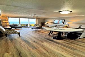 Wyndham Ocean Walk 1505 Vacation in Comfort and luxury - 1 BR Direct Oceanfront Apartments, Daytona Beach