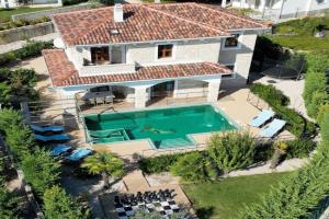 Villa NOAH - 4 bedrooms, 4 bathrooms, heated inside pool, jacuzzi, sauna, gym, Cornicchia