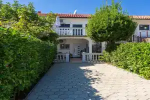 2 Bedroom Amazing Apartment In, Malinska