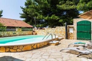 Two-Bedroom Apartment In, Ivan Dolac