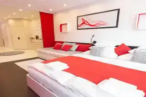 Flame Luxus Apartman, Mako