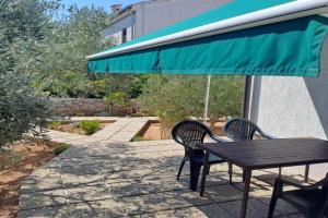 Apartment in with Terrace, Air conditioning, Wi-Fi, Washing machine (3829-2), PUNAT