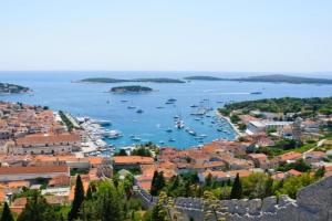Apartment in town with sea view, terrace, air conditioning, Wi-Fi (3666-4), Hvar