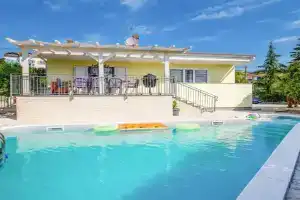 Beautiful Home In With Sauna Guest house, Opatija