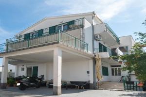Apartments Polly, Primosten