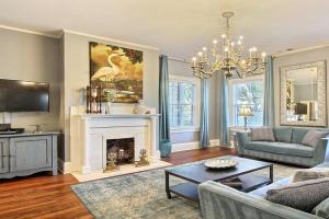 Southern Hall Upper Apartments, Savannah