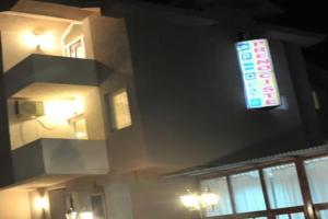 Prenoćište Trio Hotel, Vrane