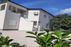 Apartman Bunarić, Vir