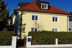 Helle und ruhige Dachgeschosswohnung Apartments, Munchen