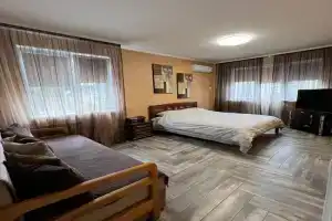2-rooms apartment 5 minutes to Kyiv Railway Station, Kiev