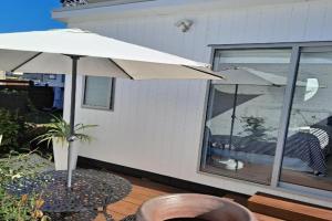 Pod bach on Tweed Guest house, Tauranga
