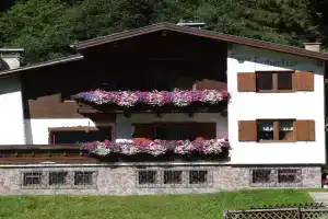Haus Hubertus Apartments, St. Leonhard im Pitztal