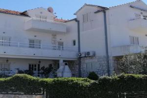 Apartments Dirk, Hvar