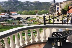 Apartments FLORA and boat cruising, Virpazar