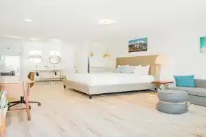 The Belmont Shore Inn, Long Beach