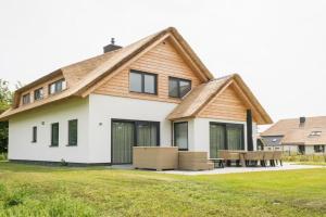 Luxurious villa for 8 people in Texel, De Cocksdorp