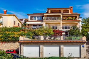 Gorgeous Apartment In With Wifi, Rabac