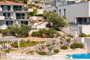 Six-Bedroom Holiday Home In, Vinisce