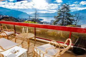 Terrace with Lake & Mountain View Apartments, Montreux