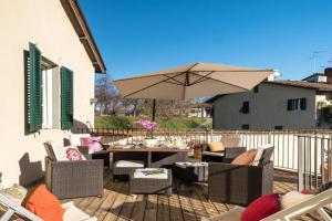 TORNESE with PRIVATE PARKING and TERRACE Apartments, Lucca