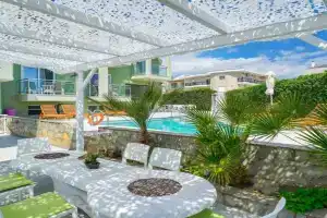 Lafeyra Apartments, Limenaria