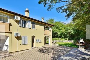 APARTMA JASMIN, Povile