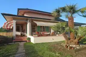 Holiday Home in Versilia near Sandy Beaches, Viareggio