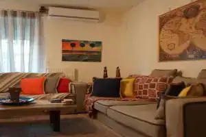 Georgina's cozy apartment -Metropolitan Hospital-, Athens