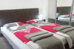 Apartman Centar 2, Uzhitse