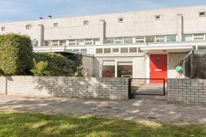Family house next to train and close to Amsterdam and Schiphol, Almere