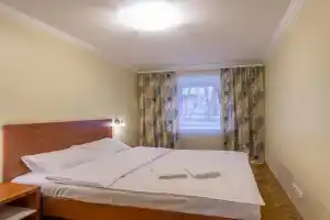 Apartment on Leonida Pervomais'koho, Kiev