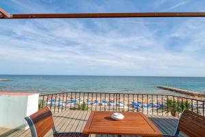 Blue sea front by Hello Homes Apartments, Sitges