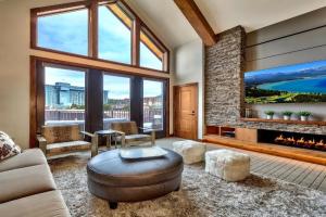 Luxury Three Bedroom Residence Steps From Heavenly Village Condo, Stateline