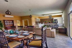 Aldo House, Gharb
