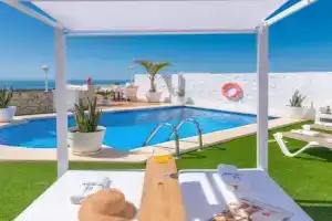 Casa Los Pinos by Ruralidays, Torrox