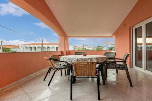 Two-Bedroom Apartment In, Vir