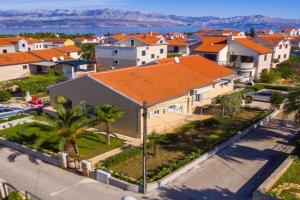 Apartments with parking space, Brac - 16294, Supetar