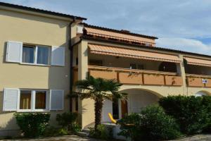 Apartments with parking space, Krk - 16307, PUNAT