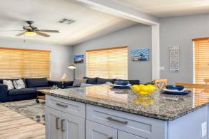 Surf Perch - 10th St. Guest house, Saint Augustine Beach