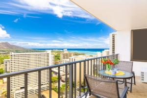 Beautiful Ocean and Diamond Head Views with Parking Apartments, Honolulu