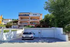 BRUNO Apartment with 4 bedrooms near beach, Crikvenica