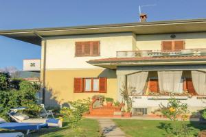 Awesome Home In Montignoso -Ms- Guest house, Marina di Massa