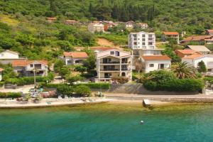 Apartments MaXhit, Lepetane