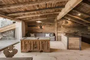 Huberhof Apartments, Fie