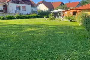 Rege apartman, Alsoors