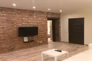 Riverside Embassy apartment 2. Spacious/free parking, Riga