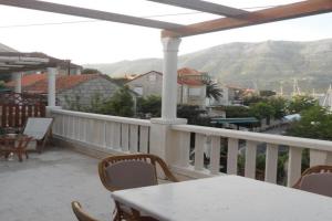 Apartment in with sea view, terrace, air conditioning, Wi-Fi (4695-1), Korcula