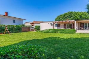Cozy Home In With Wifi Guest house, Medulin