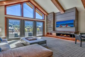 Luxury 2Br Residence Steps From Heavenly Village & Gondola Condo, Stateline